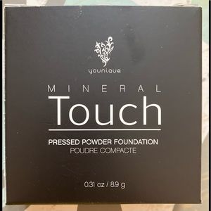 Mineral touch pressed powder younique